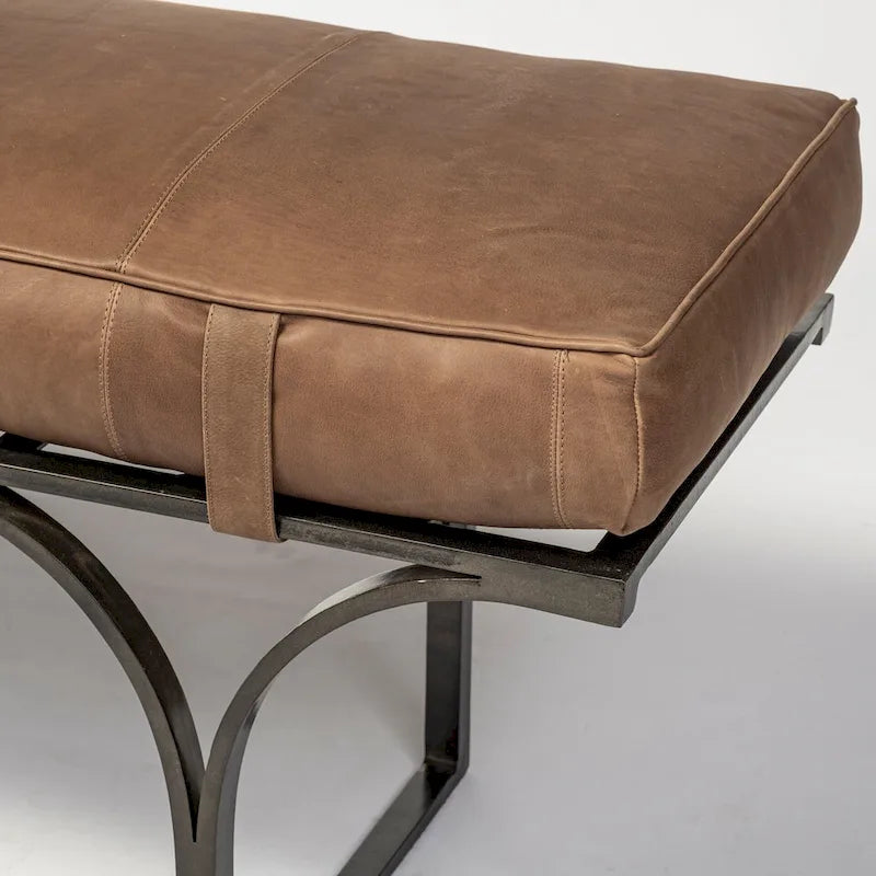 Banc d'appoint en cuir marron avec base en métal noir, 55L x 16W